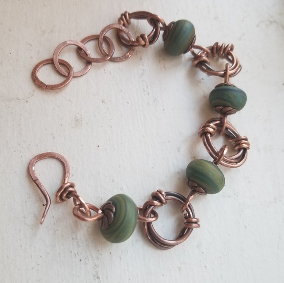 Handcrafted copper wire and ceramic bead bracelet - Picture 4 of 6